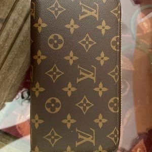 Used like brand new Louis Vuitton purse/ wallet